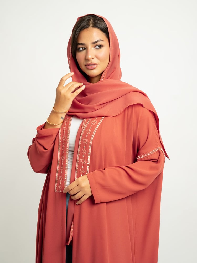 عباية واسعة بكم ضيق دلال الشمس طوبي