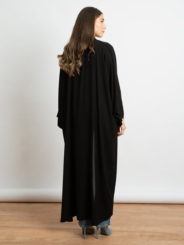 عباية فلوستايل أسود في أسود