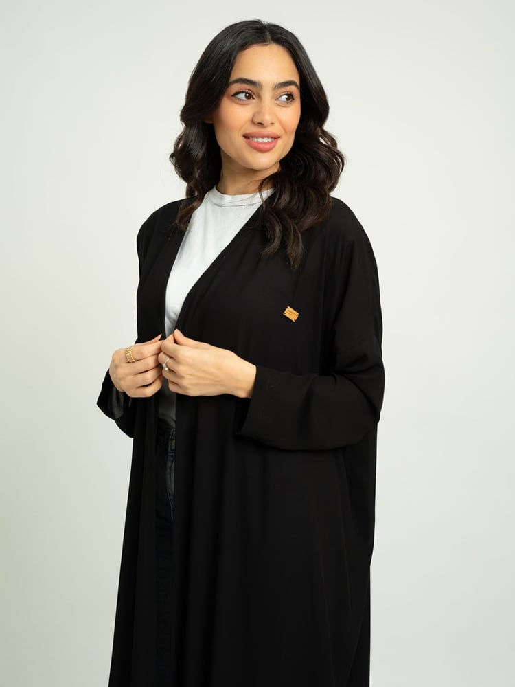 عباية واسعة بكم ضيق أسود