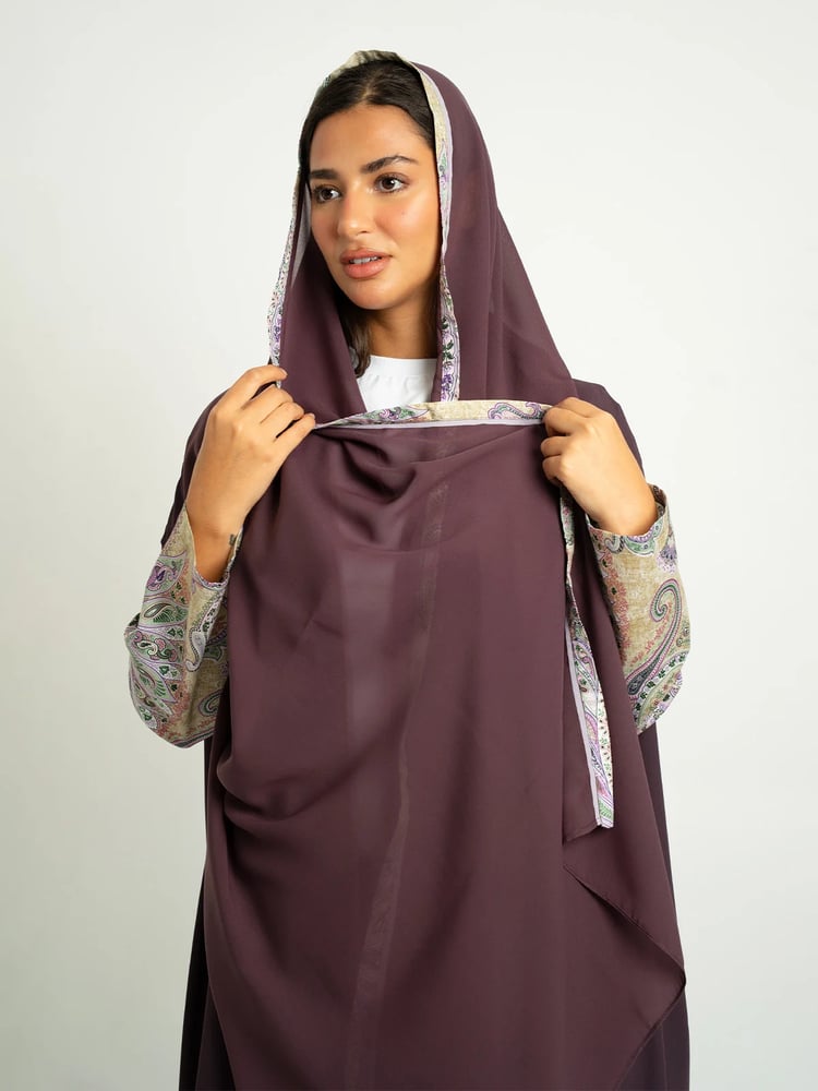 عباية واسعة بيزلي بكم ضيق مالبيري
