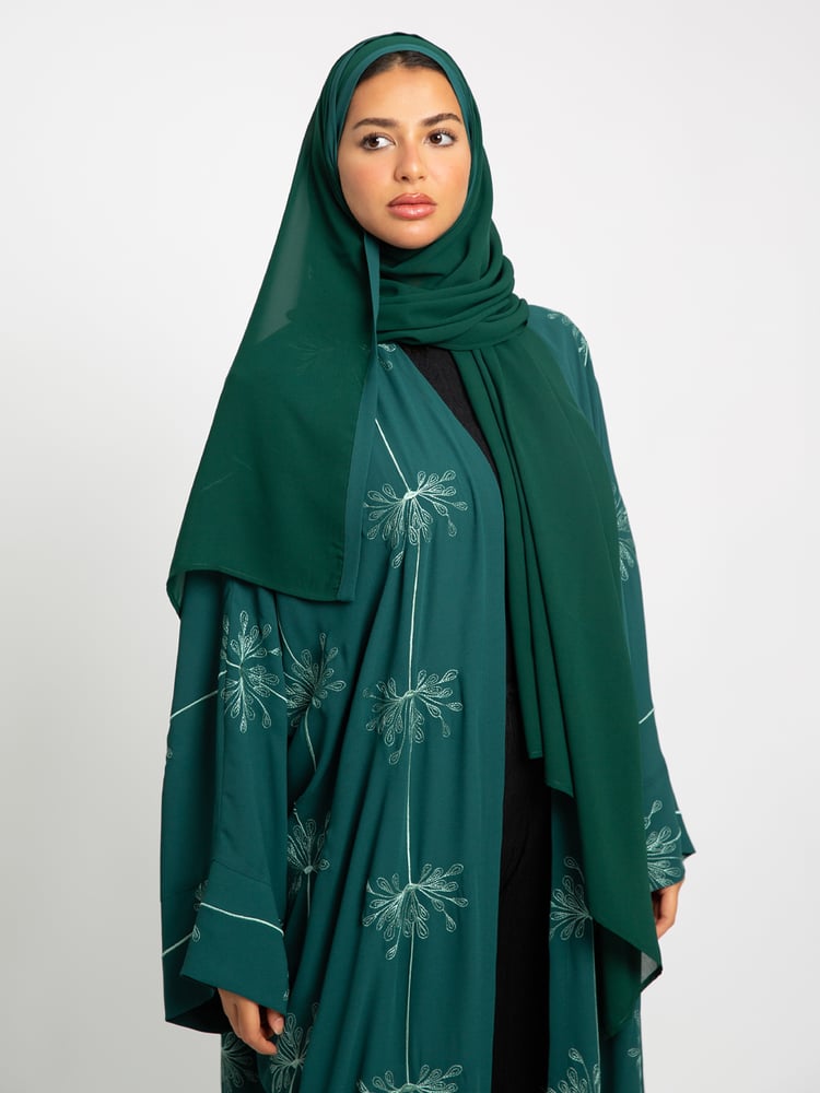 عباية واسعة رشة الورد أخضر