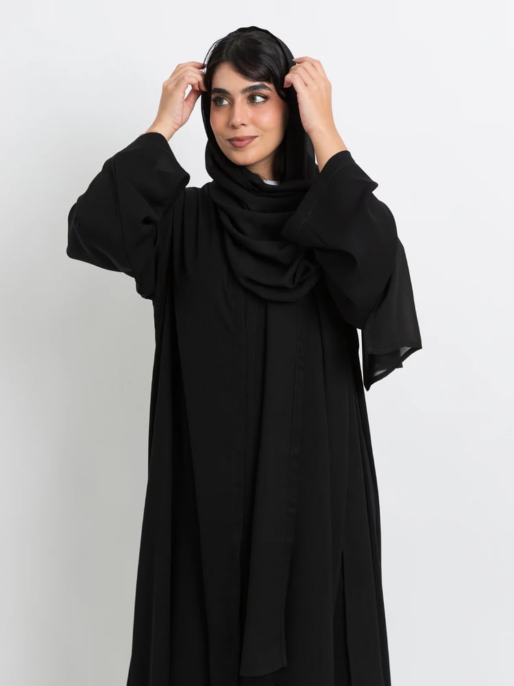 عباية نص كلوش مقفلة أسود