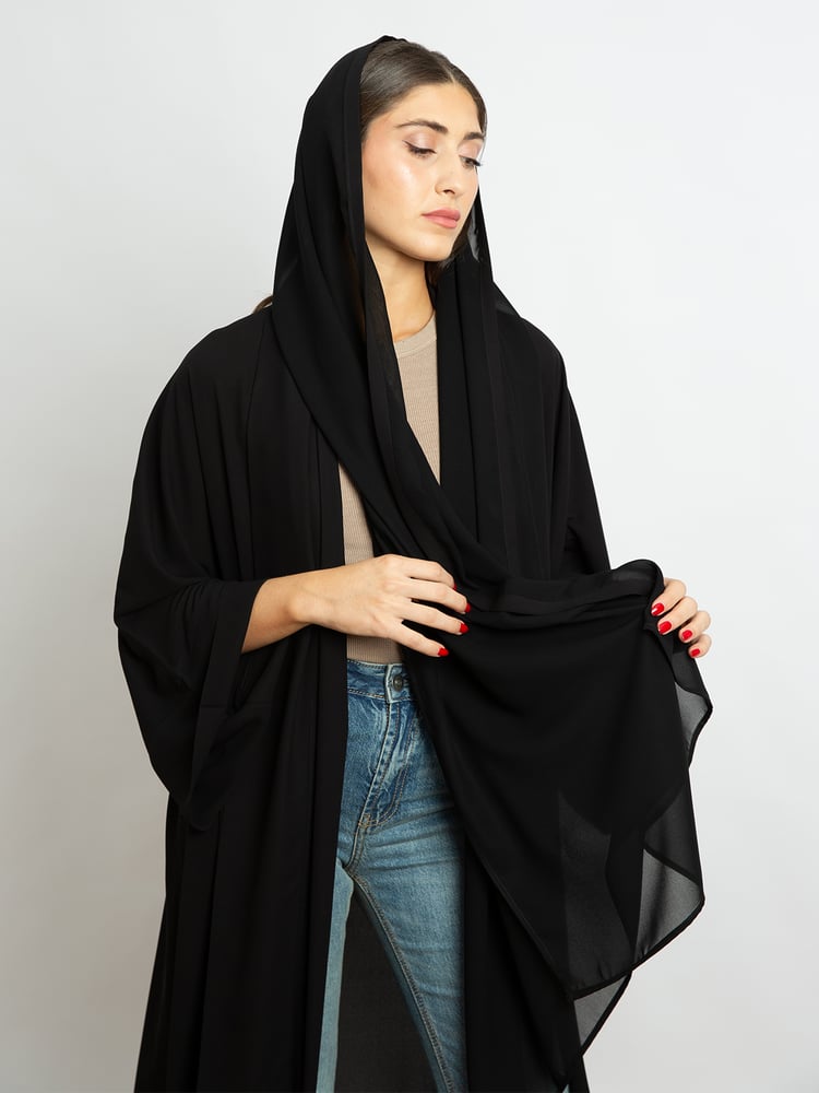 عباية فلوستايل أسود في أسود