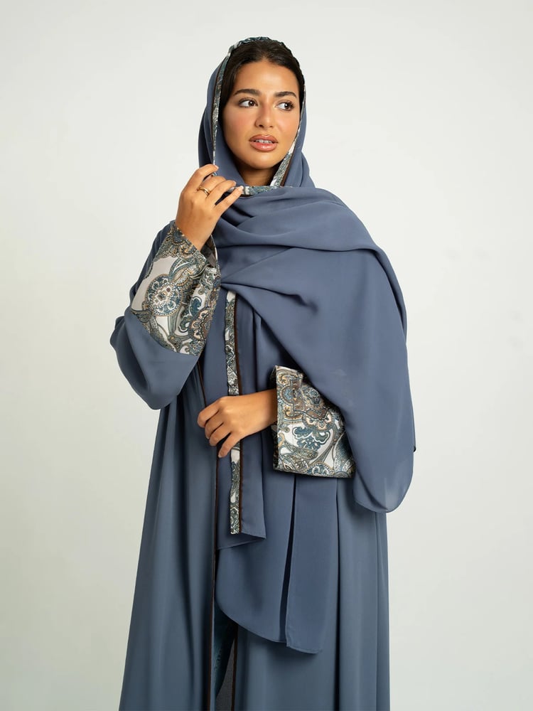 عباية سادة بيزلي نص كلوش أزرق حديدي
