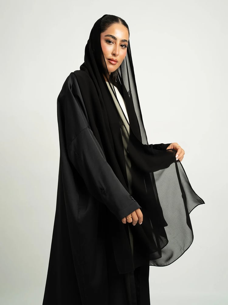 عباية واسعة بكم ضيق خيال أسود