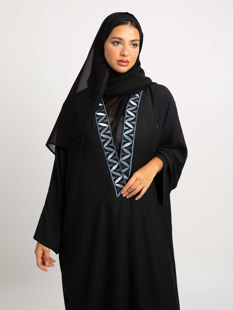 عباية واسعة ظل الأوراق أسود