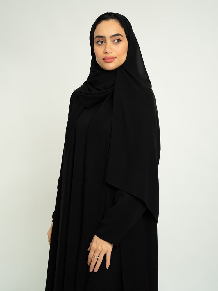 عباية نص كلوش لف بكولة أسود