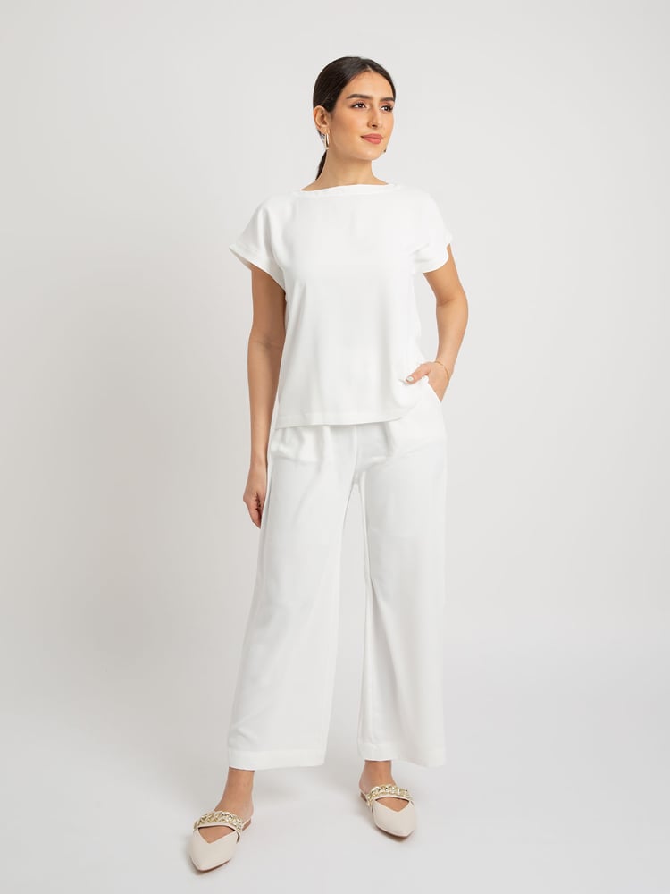 طقم خفيف أبيض