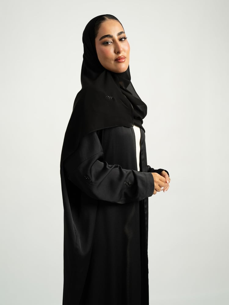 عباية واسعة بكم ضيق خيال أسود