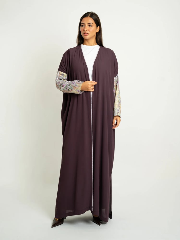 عباية واسعة بيزلي بكم ضيق مالبيري