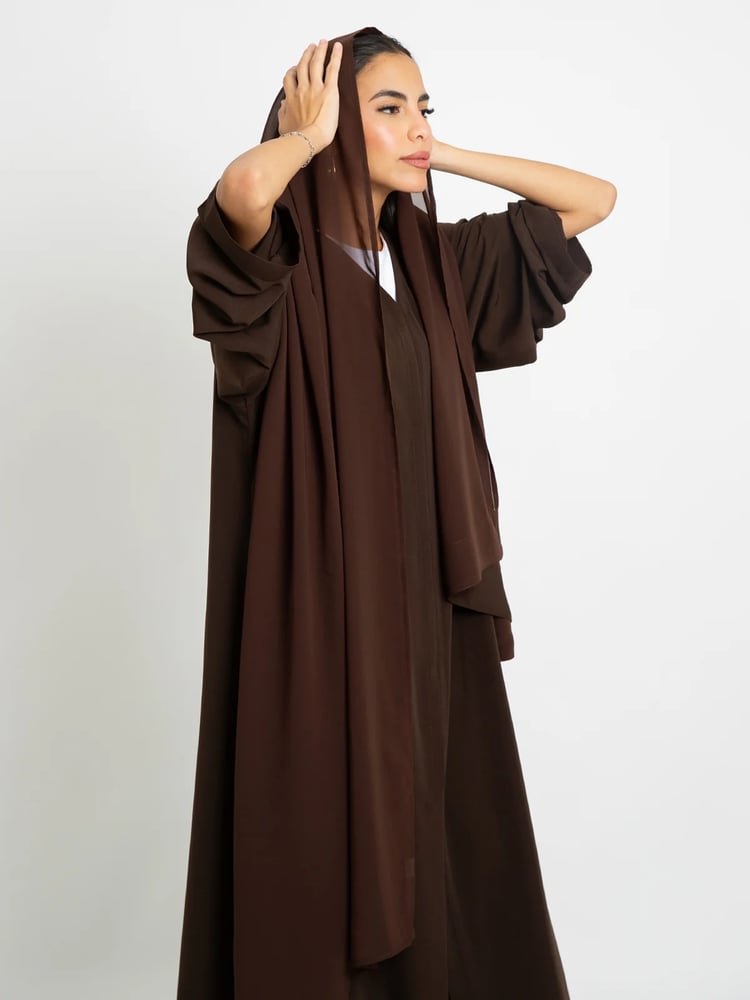 عباية نص كلوش مقفلة بني