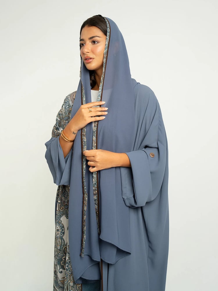 عباية بوهيمي بيزلي أزرق ضبابي