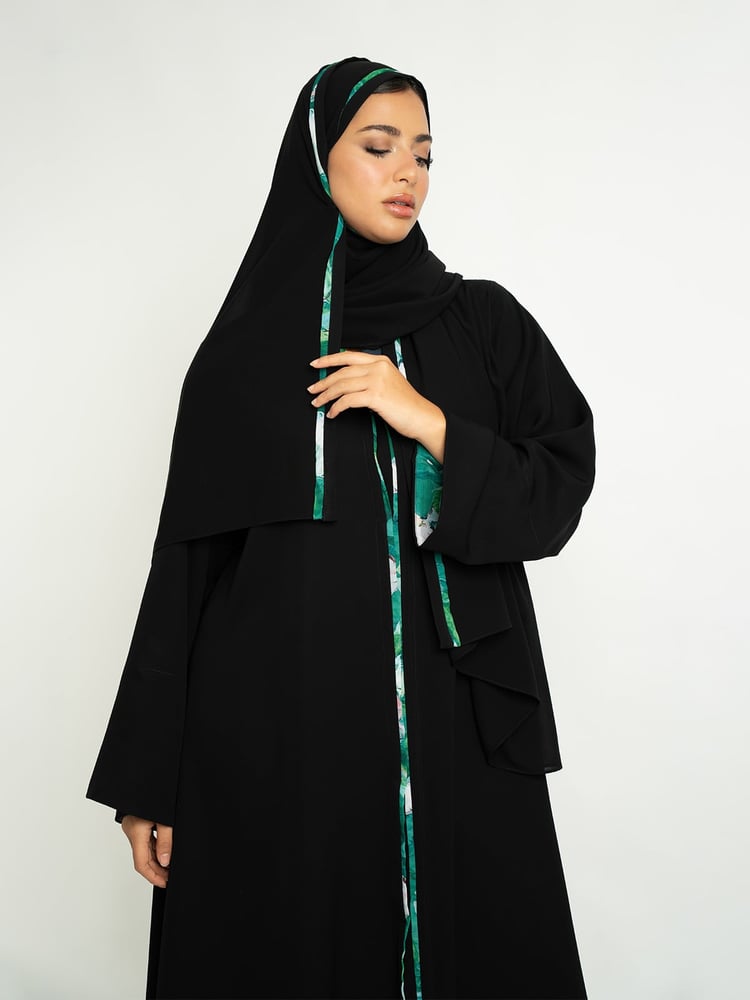 عباية مقفلة نص كلوش الحديقة الخضراء أسود