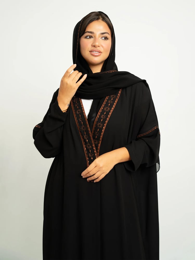عباية واسعة بكم ضيق دلال الشمس أسود