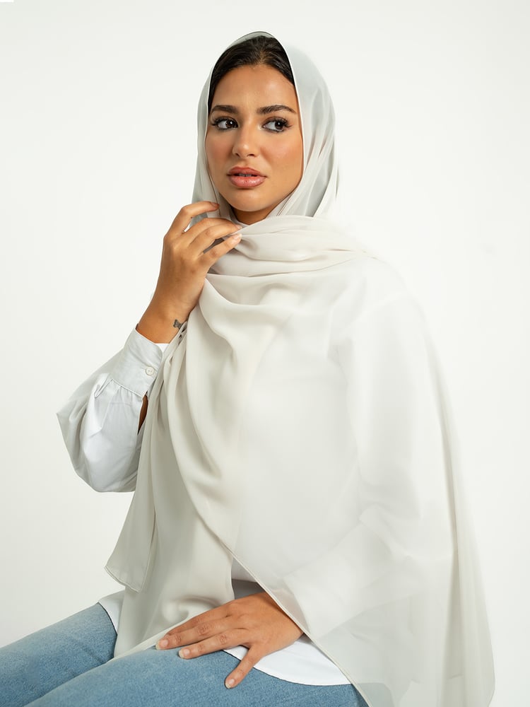 طرحة ليزر سادة لؤلؤي عاجي