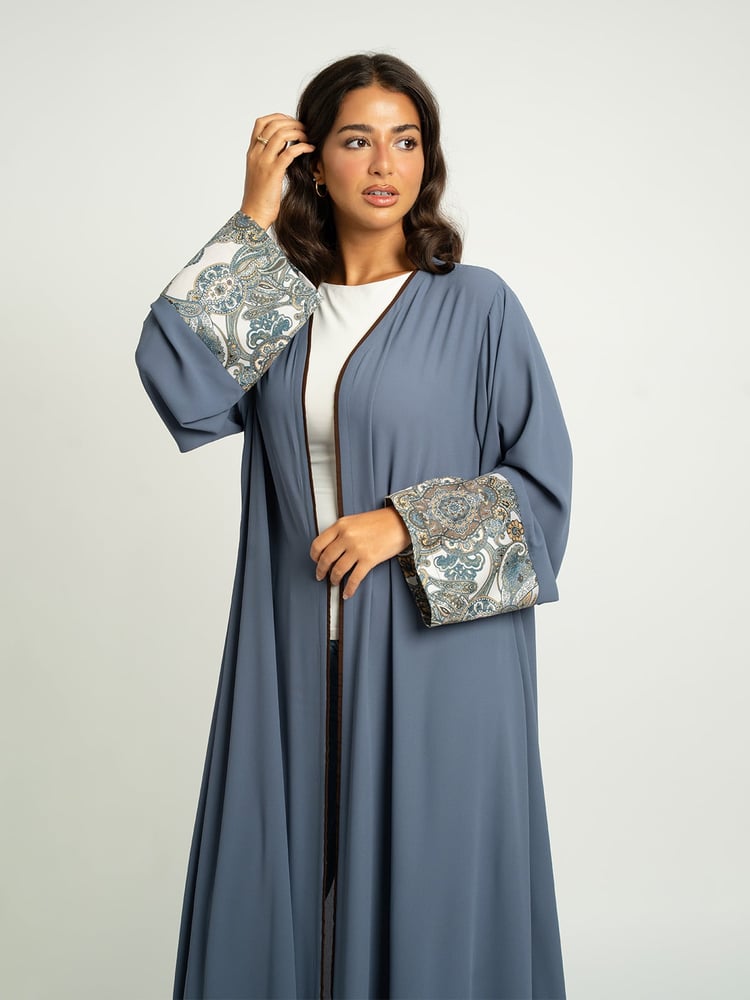 عباية سادة بيزلي نص كلوش أزرق حديدي