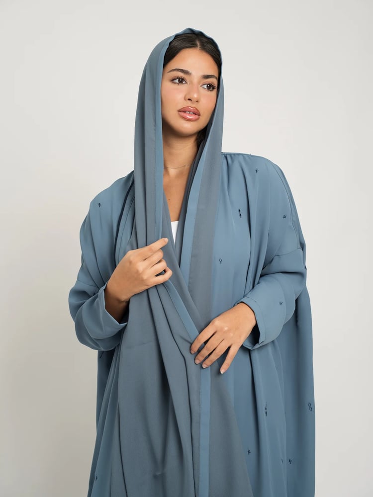 عباية واسعة بكم ضيق ألماس أزرق