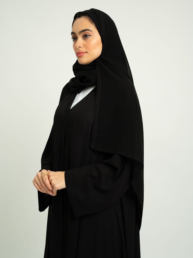 عباية خفيفة نص كلوش مقفلة أسود في أسود