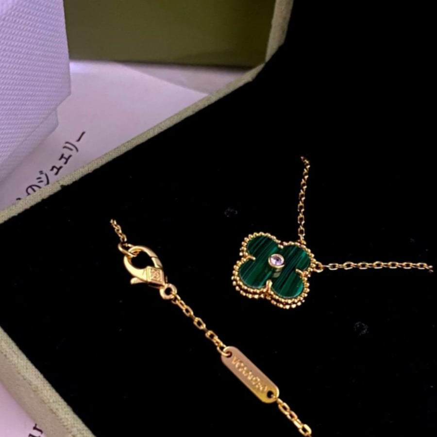 عقد فان كليف ذهبي بكرستالة  -فضه مطلي بالذهب 18K