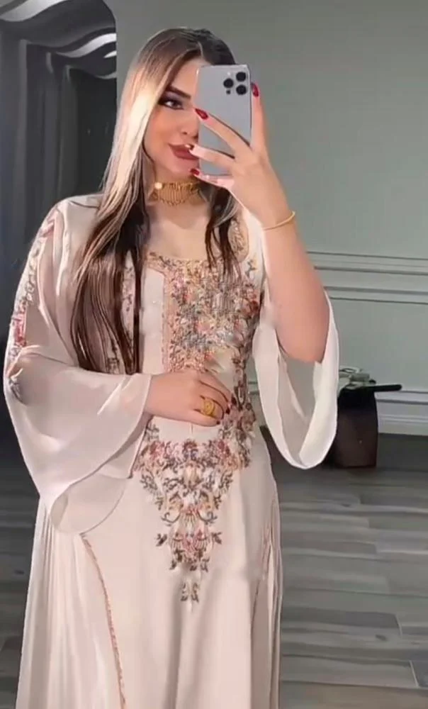 جلابيه باربي وشيفون جورجيت المزينه بالتطريز اليدوي الفخم