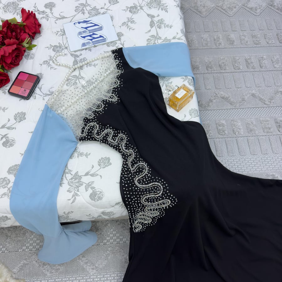 *جديدنا**HADEEL*   المقاسات بالارقام 1-2-3-4-5-6  بالاحرفS-M-L-XL-XXL-XXX     الخامه:  كريب + شيفون + تطريز