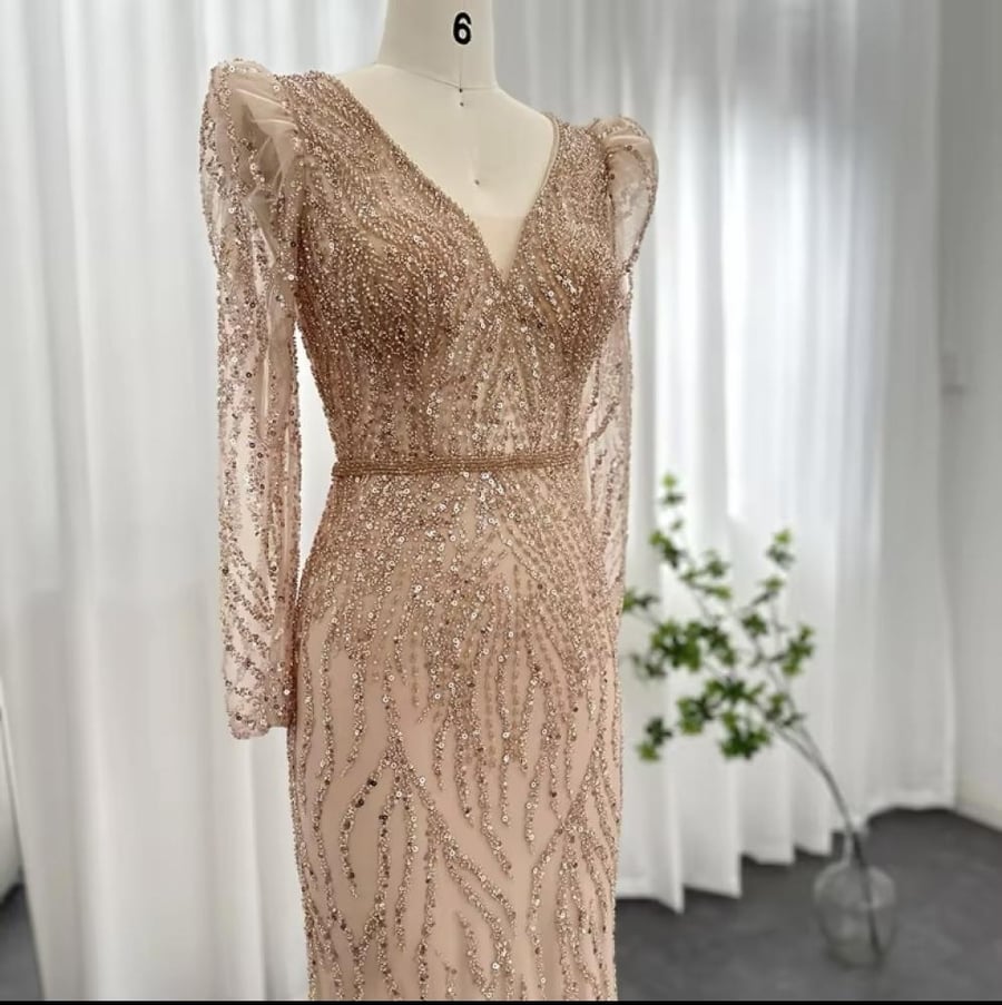 Dress with full embroidery and V-neck opening