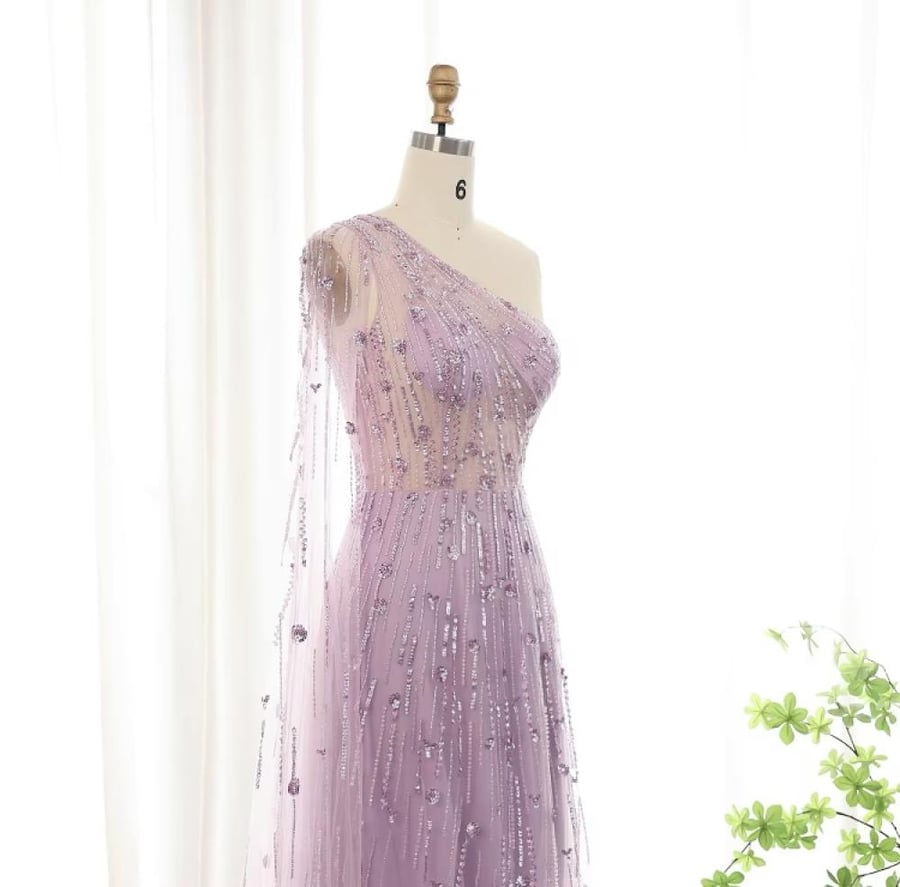 A full embroidery dress with an off-shoulder and kim sleeve