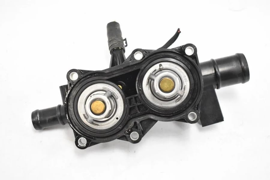 قاعدة كوع مع بلف حرارة MG5/ZS 1.5L  ام جي MG-5 بديل الاصلي OEM