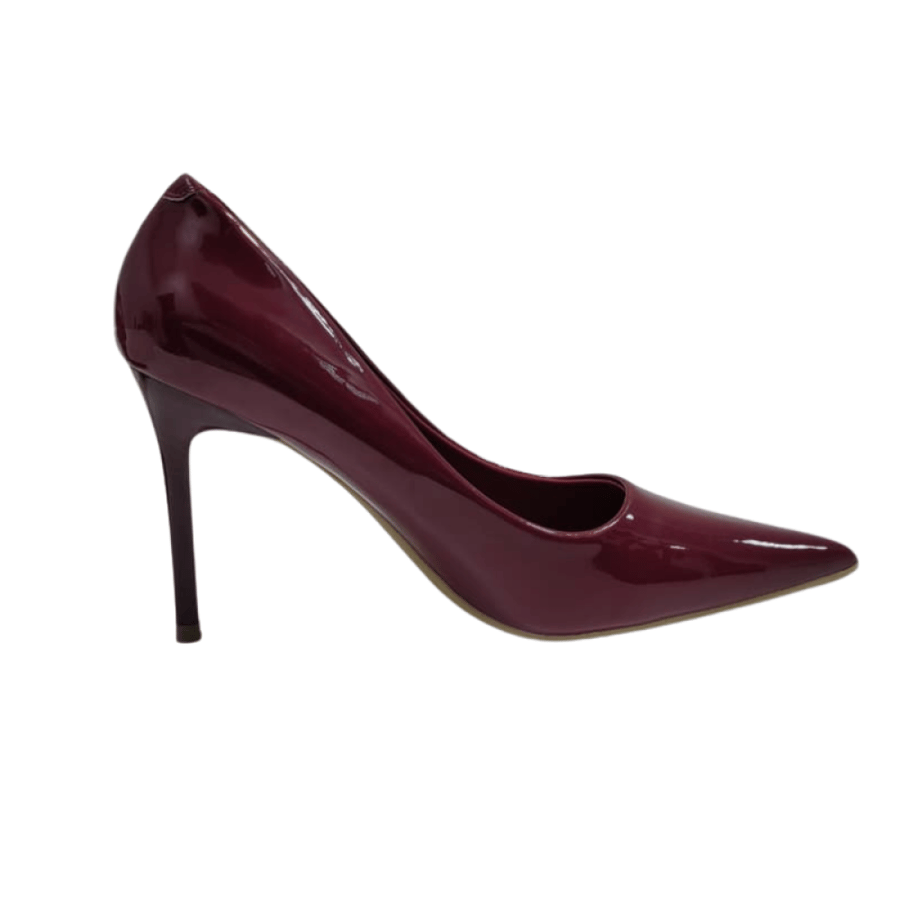 حذاء كعب كلاسيكي مدبب بلون عنابي لامع (Patent Maroon Pumps)