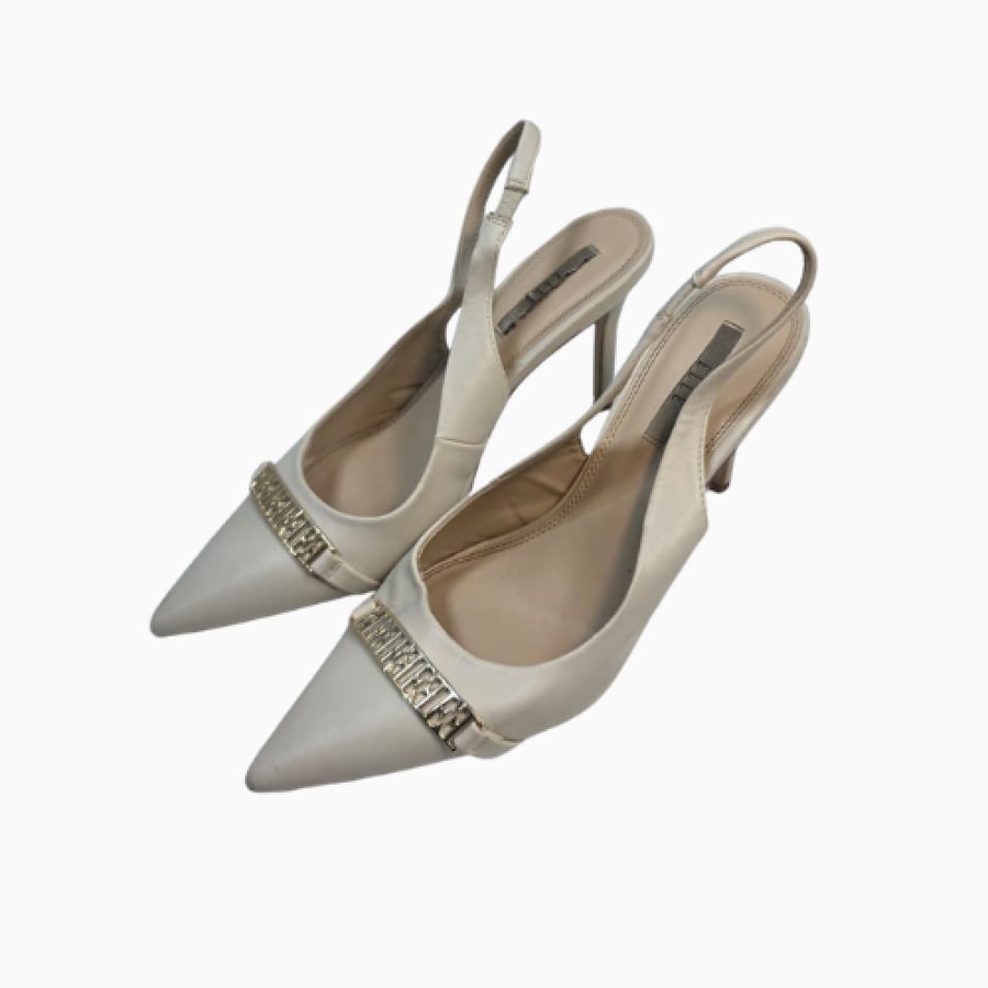 حذاء نسائي أنيق بمقدمة مدببة وحزام خلفي مزين بإبزيم كريستال