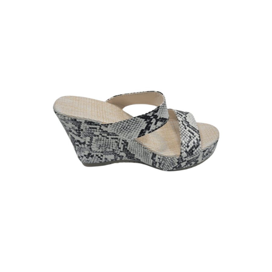 Women's sandal with snake skin pattern heel
