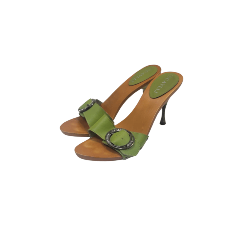 Women's heel shoe mall with wooden sole