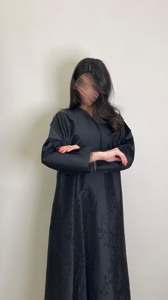 عباية سنس بقماش تفته اسود