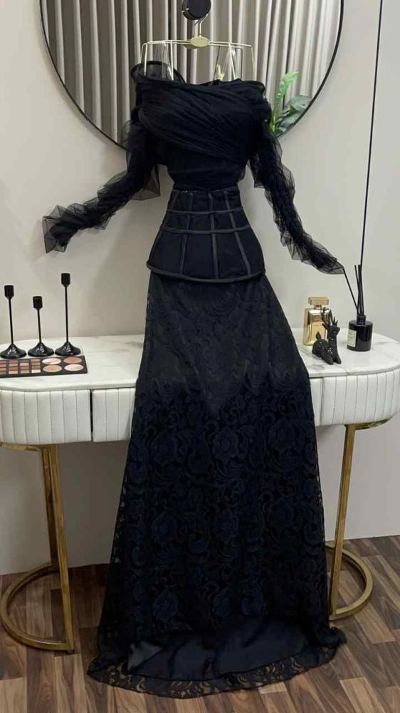 فستان سهرة يجمع بين الأناقة والفخامة