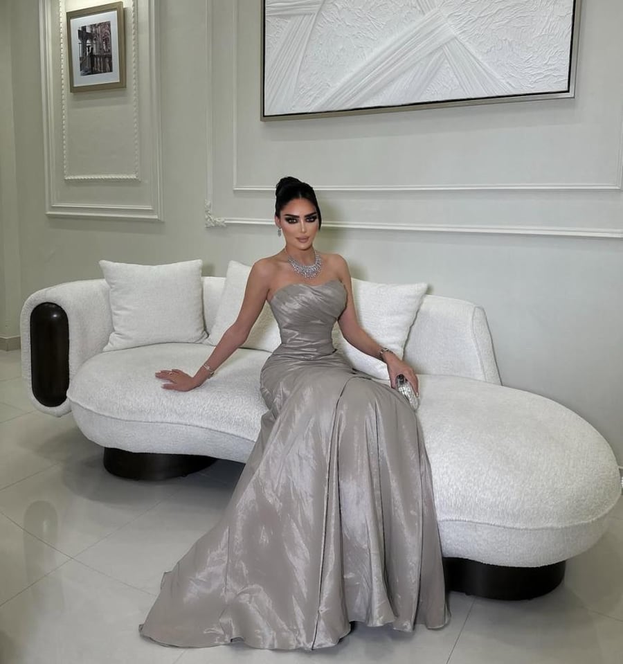 Gray dress, top flared with front pleats