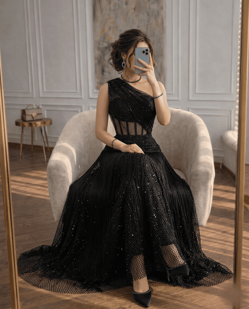 فستان سهرة أسود بكتف واحد