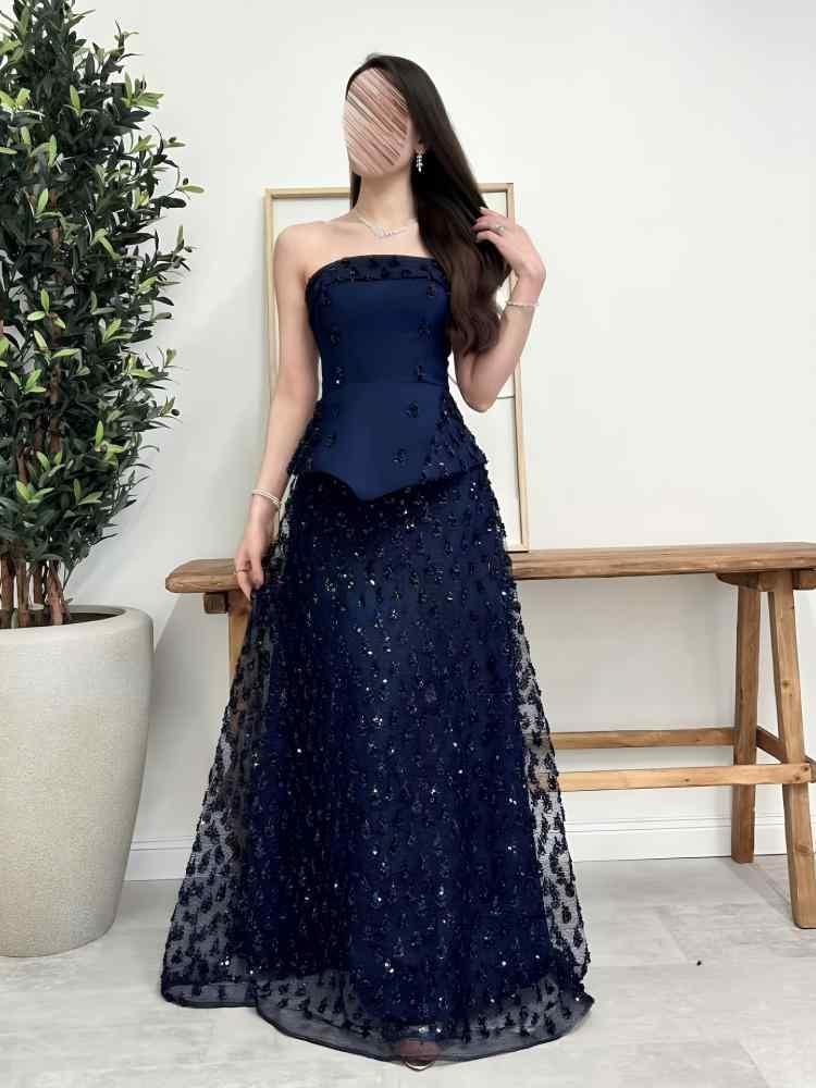 Evening dress shiny embroidery