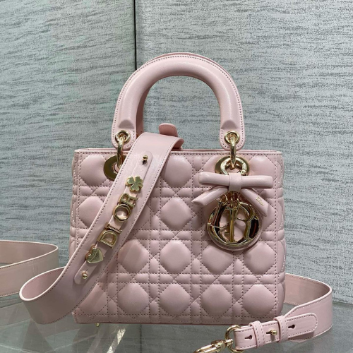 حقيبة ليدي ديور My ABCDior صغيرة بجلد الخروف بنقشة Cannage