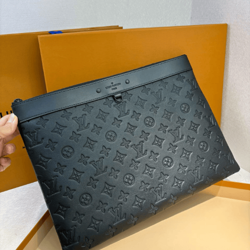 حقيبة لويس فويتون Pochette Kasai من جلد Monogram Shadow