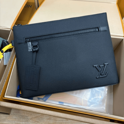 حقيبة لويس فويتون Pochette Voyage MM