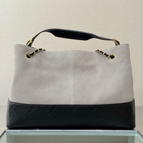 شنطة شانيل توت ثنائية اللون من السويد والجلد
