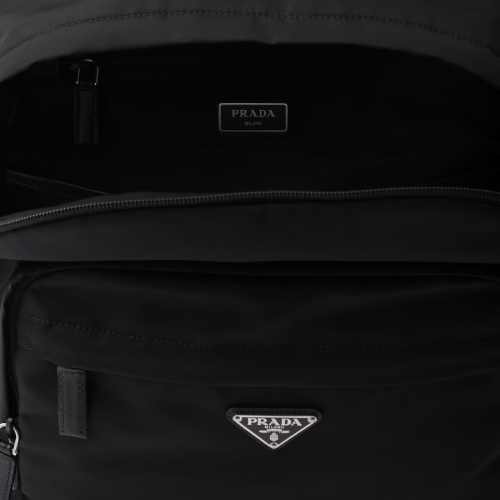 حقيبة ظهر Prada من Re-Nylon وجلد Saffiano