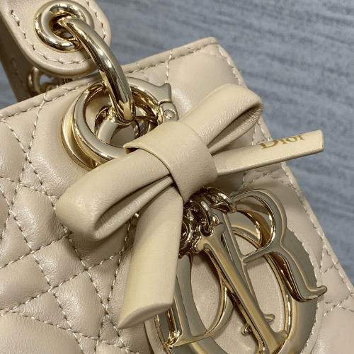 حقيبة ليدي ديور My ABCDior صغيرة بجلد الخروف بنقشة Cannage