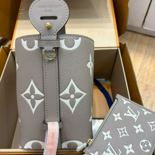 حقيبة لويس فويتون CarryAll PM ثنائية اللون من جلد Monogram Empreinte