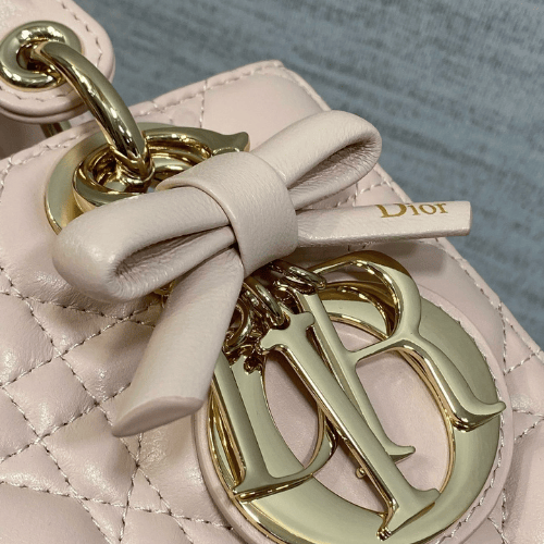 حقيبة ليدي ديور My ABCDior صغيرة بجلد الخروف بنقشة Cannage