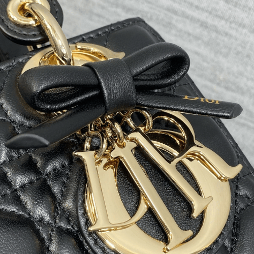 حقيبة ليدي ديور My ABCDior صغيرة بجلد الخروف بنقشة Cannage