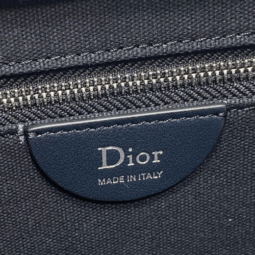 حقيبة ديور Book Tote بحزام بنقشة Dior Oblique زرقاء ودانتيل أبيض