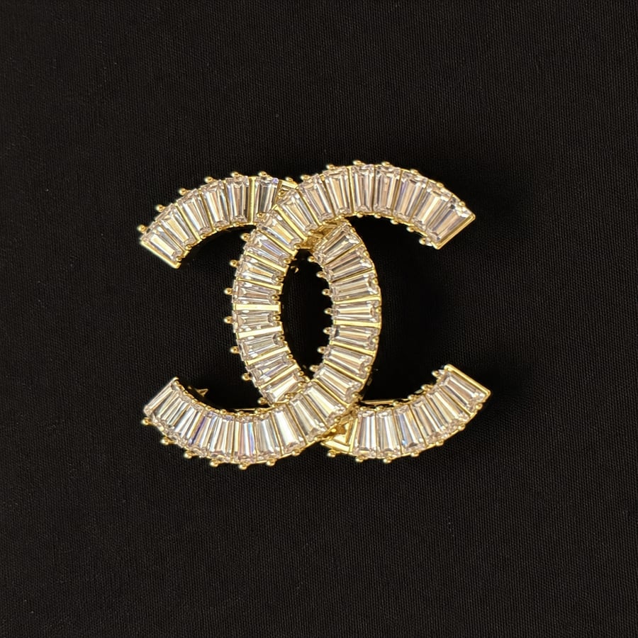 Luxury Interlocking Brooch