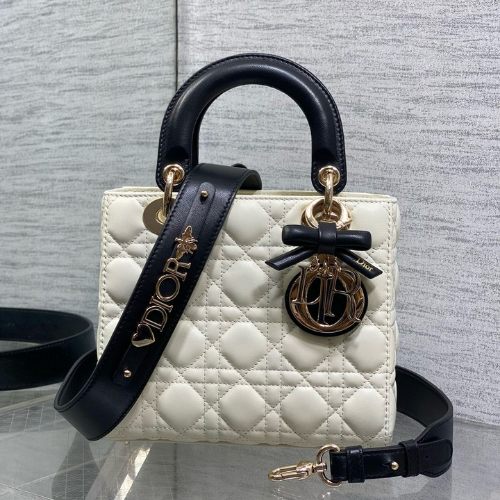 حقيبة ليدي ديور My ABCDior صغيرة بجلد الخروف بنقشة Cannage