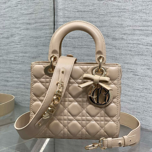 حقيبة ليدي ديور My ABCDior صغيرة بجلد الخروف بنقشة Cannage